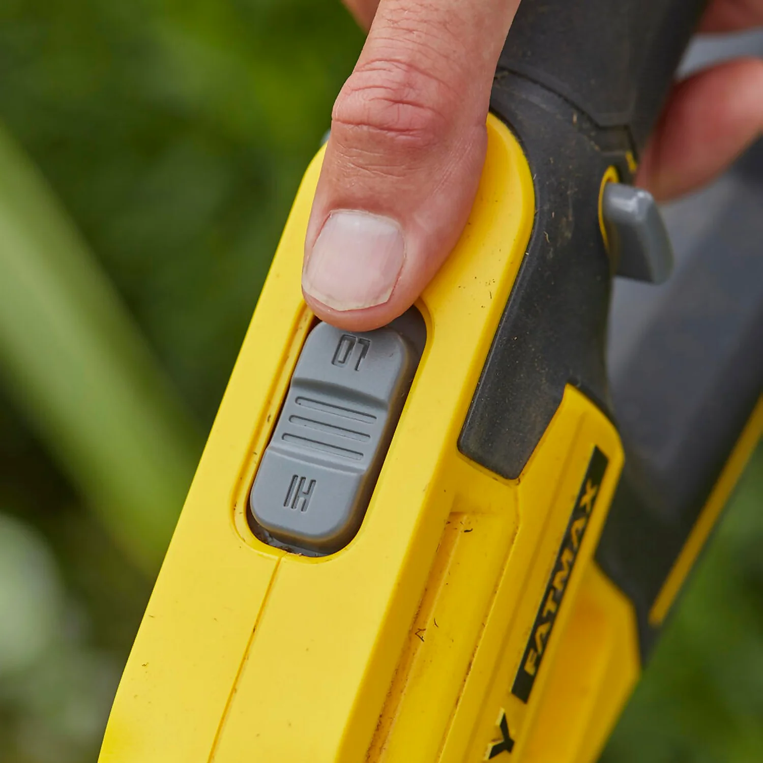 STANLEY FATMAX V20 18V Cordless 33Cm String Trimmer (Sfmcst933M1-Gb) STANLEY FATMAX V20 18V Cordless 33Cm String Trimmer (Sfmcst933M1-Gb) -Deals Furniture Store 12882301 1804843589213397